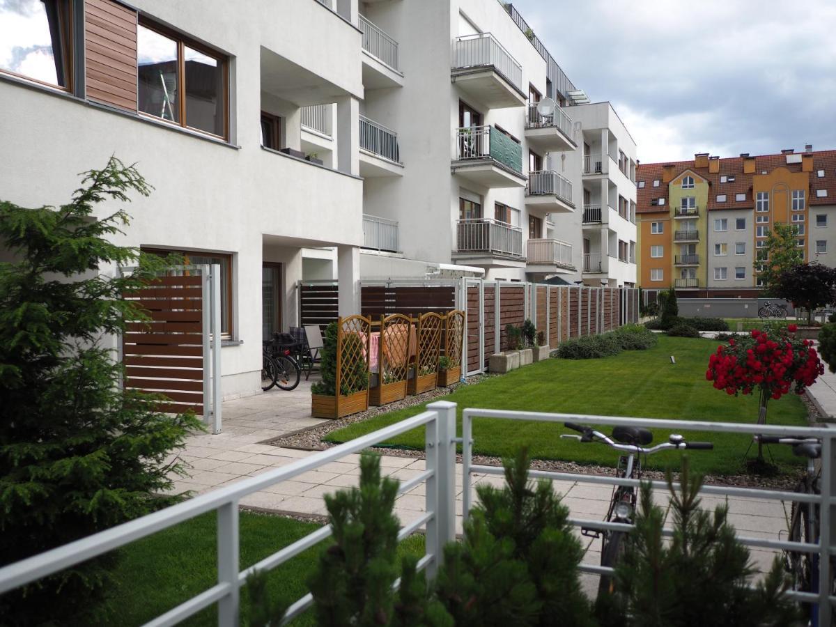 Swinoujscie Platan Patio 2- Berry Apartments Exterior photo